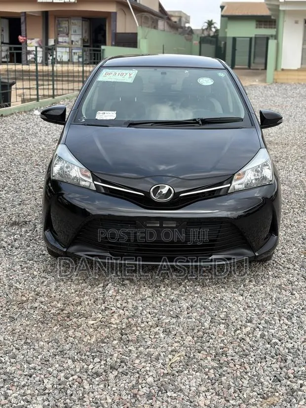 Toyota Vitz 1.3 AWD 3dr 2015 Matt Black · Photo 1