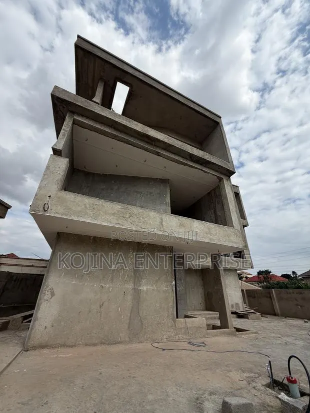 8bdrm Mansion in Daban, Kumasi Metropolitan for sale · Photo 1