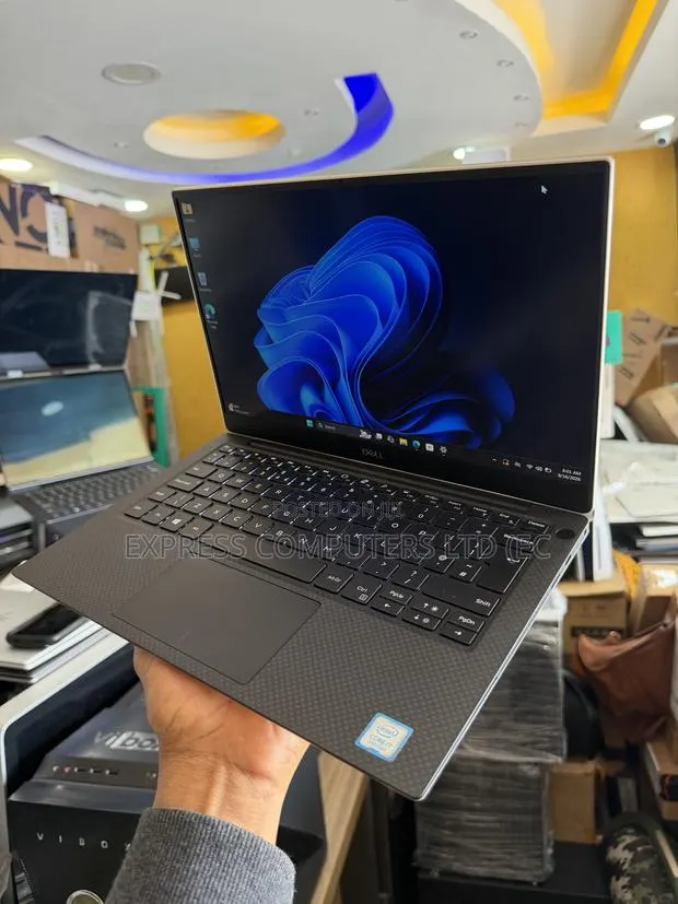 Laptop Dell XPS 13 8GB Intel Core i7 SSD 512GB · Photo 1