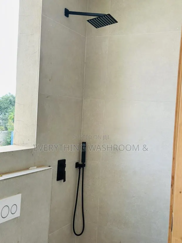 Black Concealed Wall Shower · Photo 1
