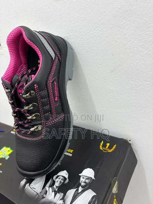 Lafies Safety Shoe · Photo 1