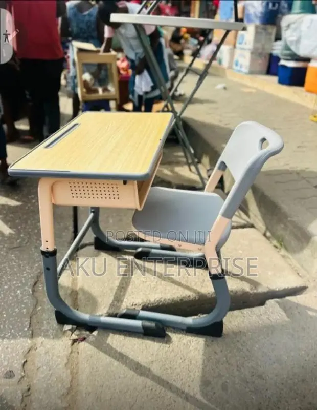 Students Table and Chair · Photo 1