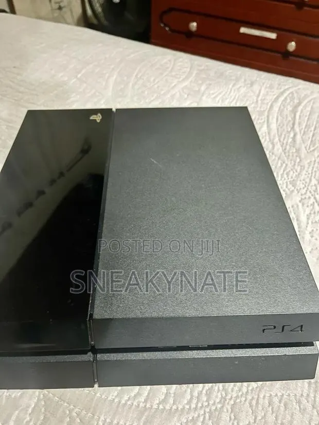 Jailbreak Standard Ps4 Console With 7 Games Installed · Photo 1
