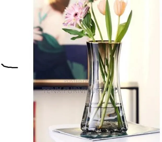 Transparent Grey Glass Vase (DECOR FIFT) · Photo 1
