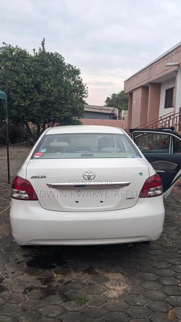 Toyota Belta 2010 White · Photo 1