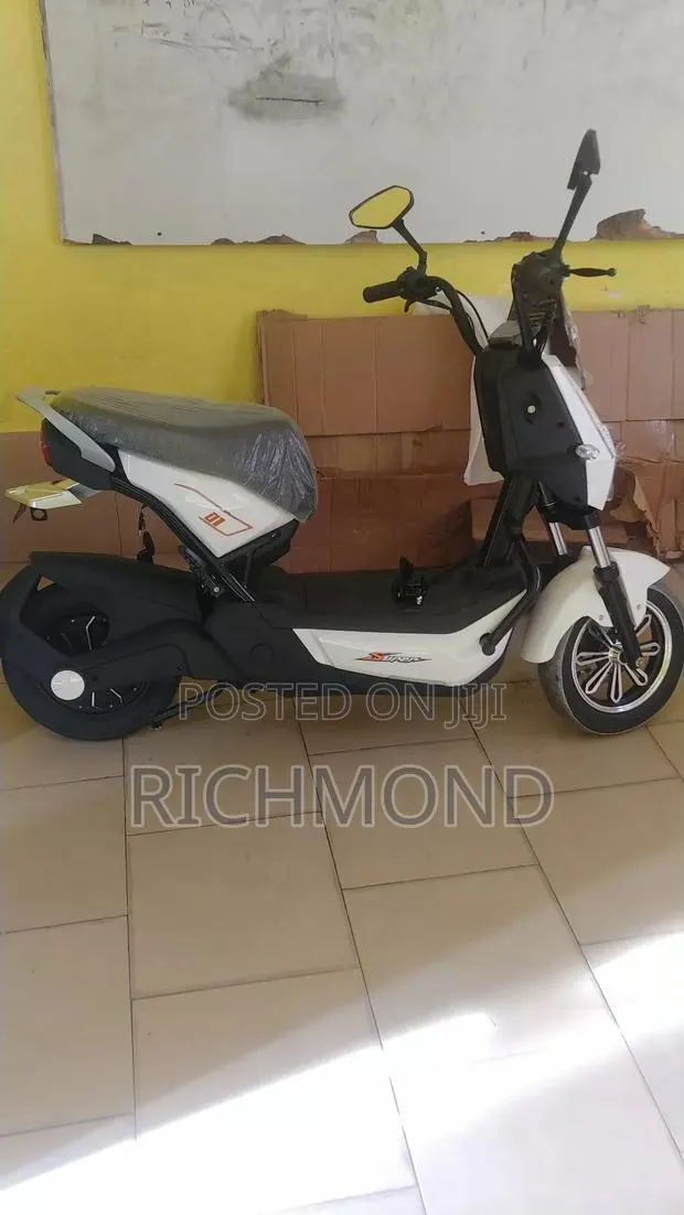 Motorcycle 2026 White · Photo 8