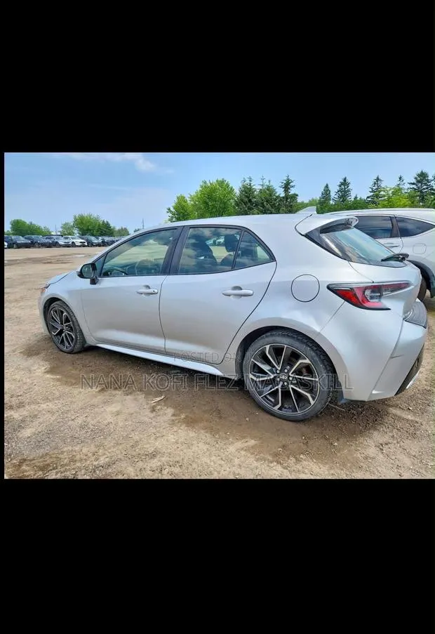 Toyota Corolla Hatchback 2019 Silver · Photo 1