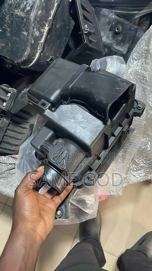 Honda CRV 17-21Aircleaner Box · Photo 1