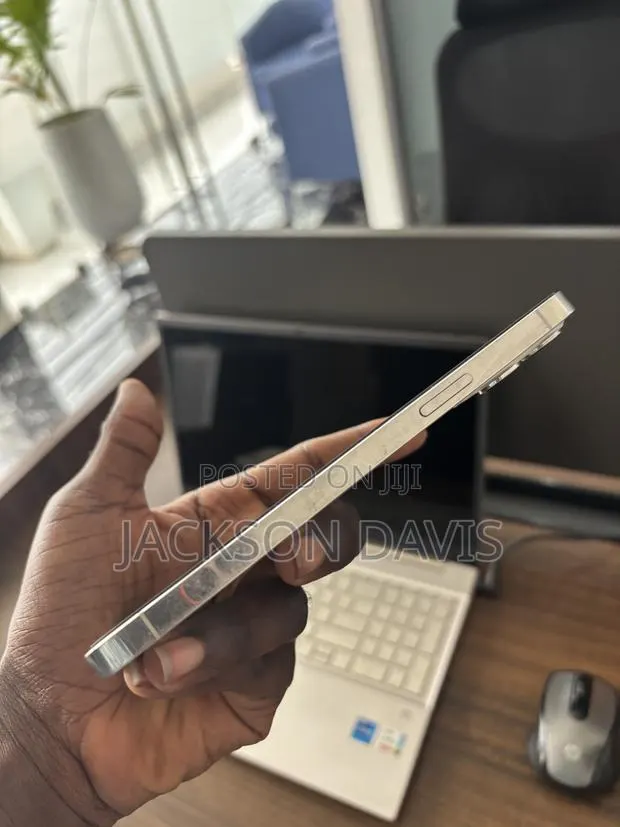 Apple iPhone 12 Pro Max 256 GB White · Photo 1