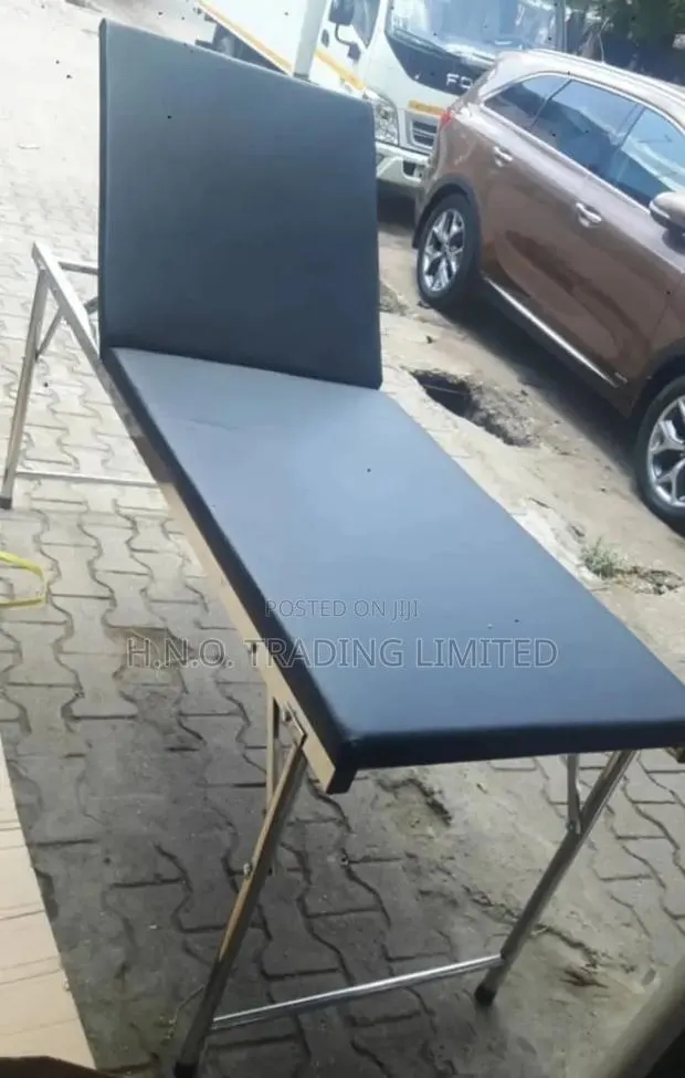 Examination Couch · Photo 1