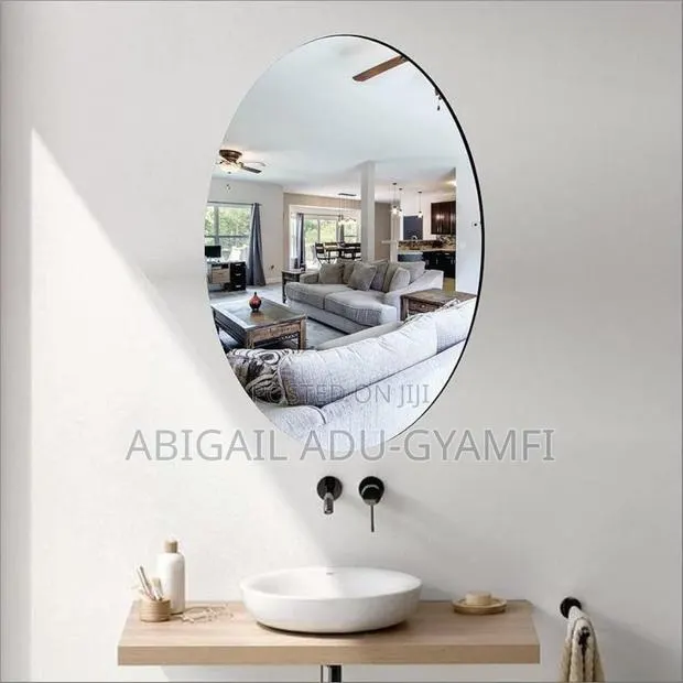 Oval Wall Mirror · Photo 1