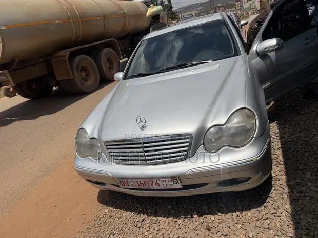 Mercedes-Benz C230 2011 Gray · Photo 1