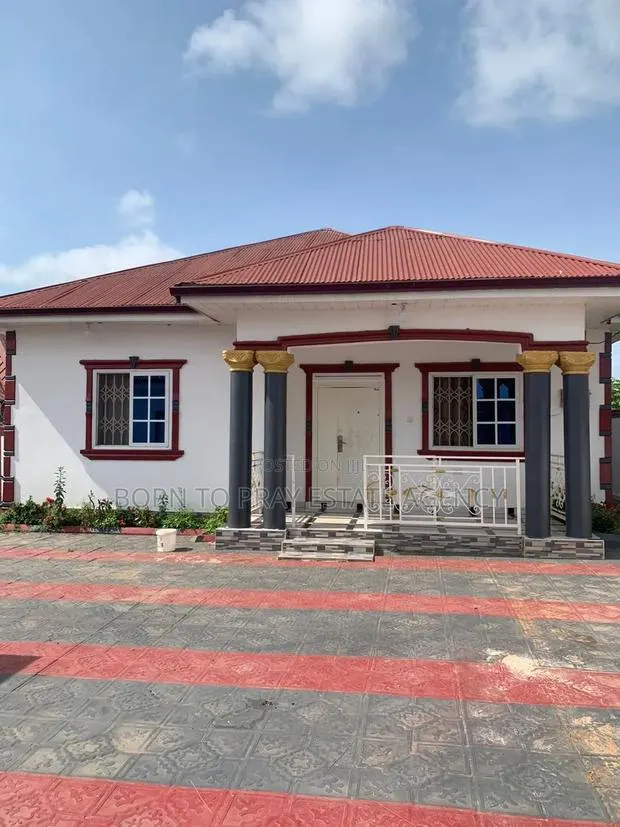 4bdrm House in Born To Pray Estate, Ejisu-Juaben Municipal for sale · Photo 1