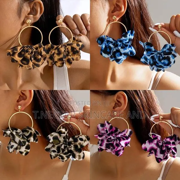 Floral Flower Earrings · Photo 1
