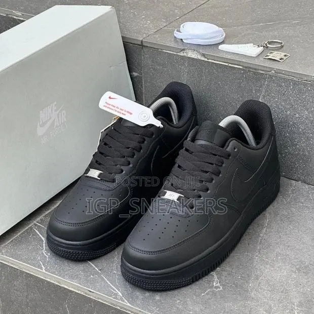 Airforce,Black and White · Photo 1
