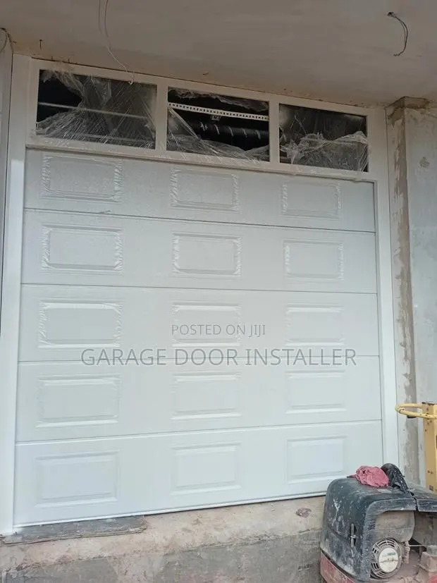 Automatic Garage Door With Fanlight and Remote Control · Photo 1
