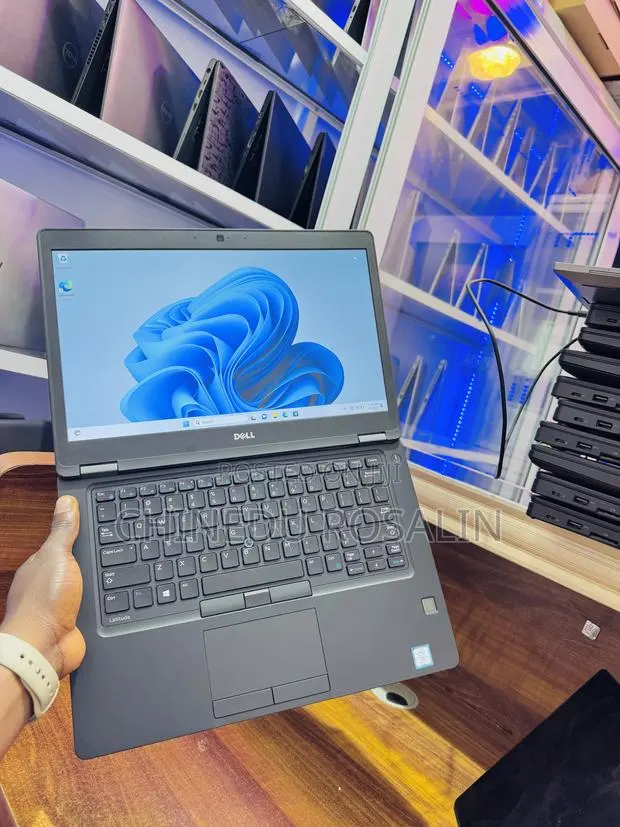Laptop Dell Latitude 14 5480 8GB Intel Core i5 SSD 256GB · Photo 1