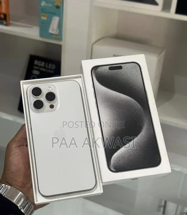 Apple iPhone 15 Pro Max 256 GB Silver · Photo 1