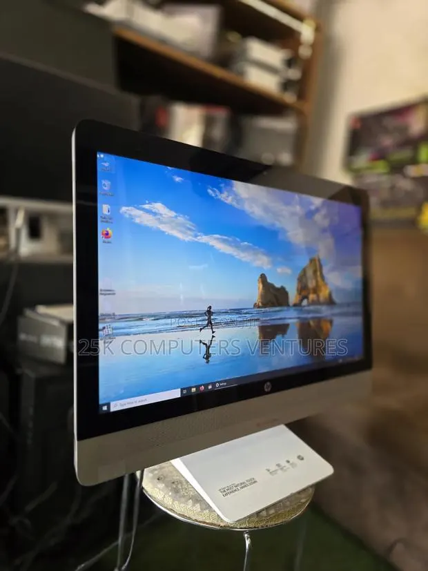 Desktop Computer HP Pavilion 24 8GB Intel Core i7 SSD 256GB · Photo 1