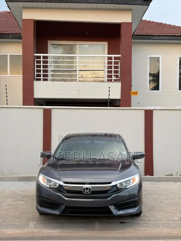 Honda Civic EX 4dr Hatchback (1.5L 4cyl) 2017 · Photo 1