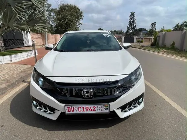 Honda Civic EX 4dr Hatchback (1.5L 4cyl) 2017 White · Photo 1