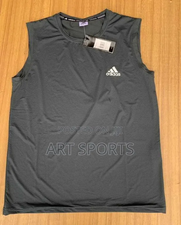 Adidas Sleeveless Top · Photo 1