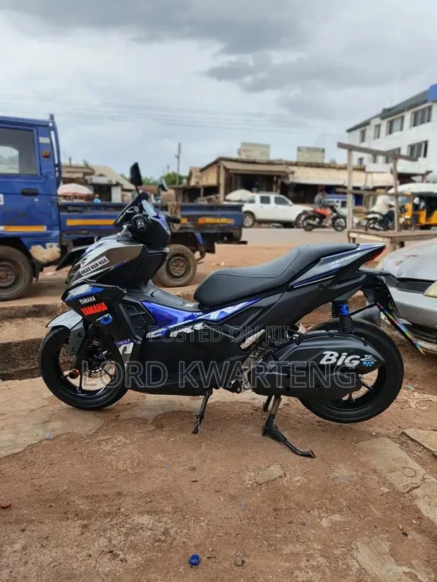 Yamaha Aerox 2025 Black · Photo 1