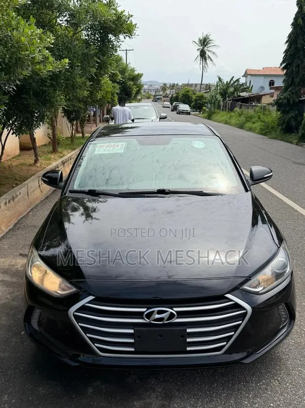 Hyundai Elantra 2018 Black · Photo 1