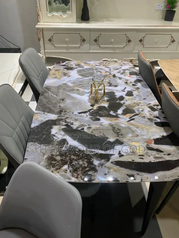 An Aesthetically Made Dining Set · Photo 1