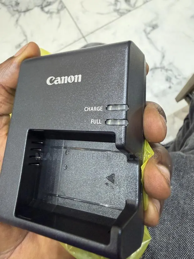 Canon E10 Originally Battery Charger · Photo 1