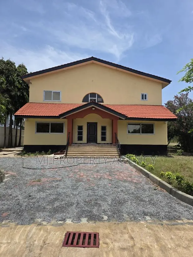 6bdrm House in Community 3, Sakumono for rent · Photo 1