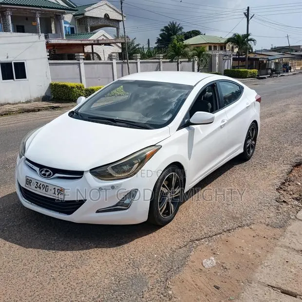 Hyundai Elantra SE 4dr Sedan (1.8L 4cyl 6A) 2015 White · Photo 1
