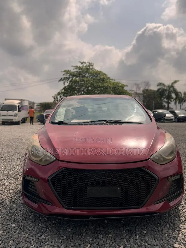 Hyundai Elantra SE Sedan FWD (1.8L 4cyl 6A) 2016 Red · Photo 1