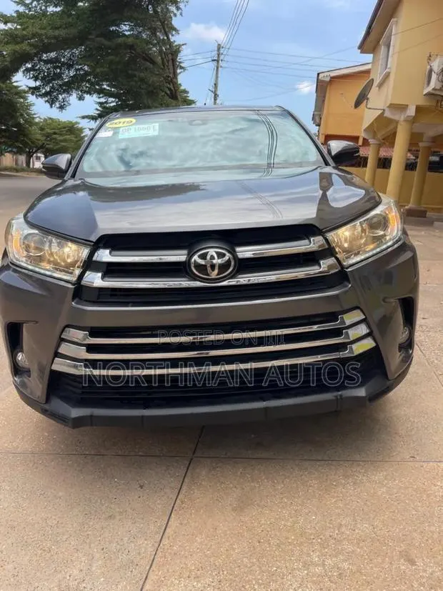 Toyota Highlander LE 2019 Brown · Photo 1