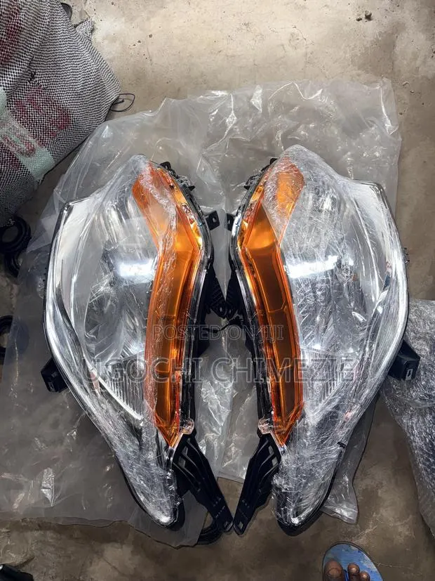 L200 2016/2017/2018 Headlights · Photo 1