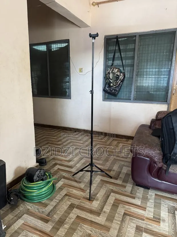 Tripod Stand · Photo 1