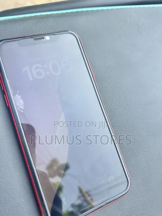 Apple iPhone XR 64 GB Red · Photo 1