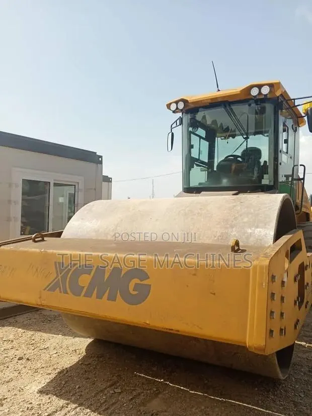 22 Tonnage XCMG Single Drum Roller · Photo 1