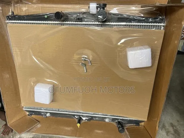Toyota Highlander 2014 2015 2017 2018 Radiator (Water Tank) · Photo 1