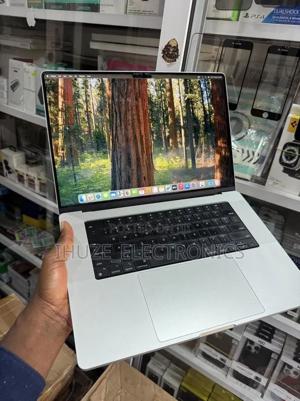 Laptop Apple MacBook Pro 2023 M2 Pro 16GB Apple M2 SSD 1T · Photo 1