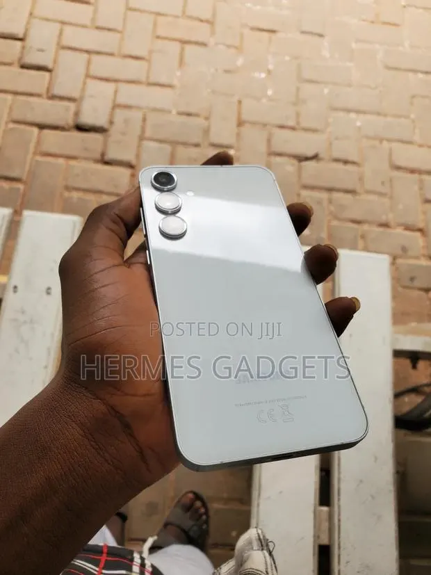 New Samsung Galaxy A55 128 GB White · Photo 1