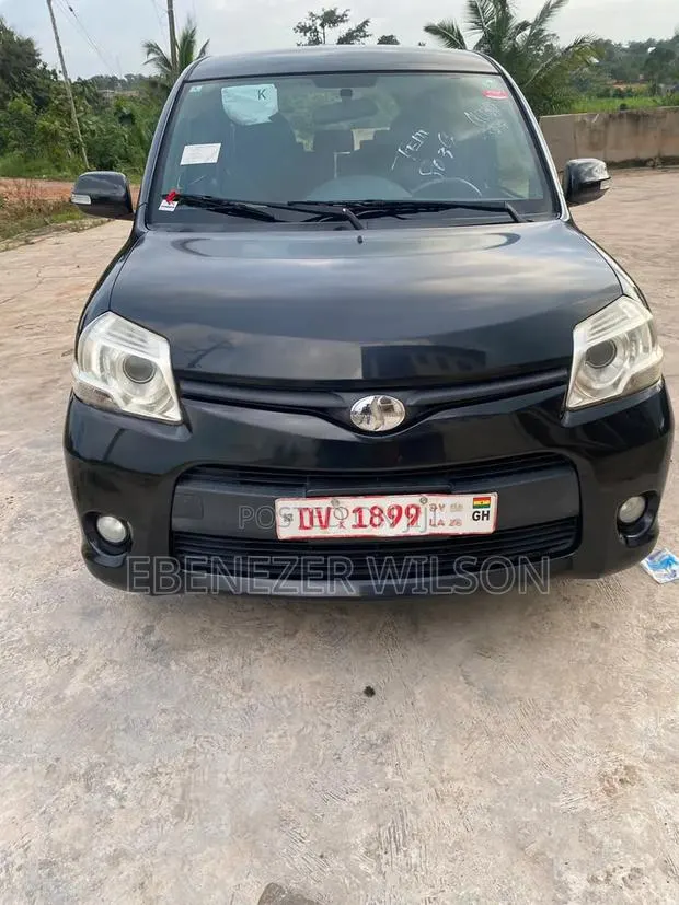 Toyota Sienta 1.5 AWD 2013 Black · Photo 1