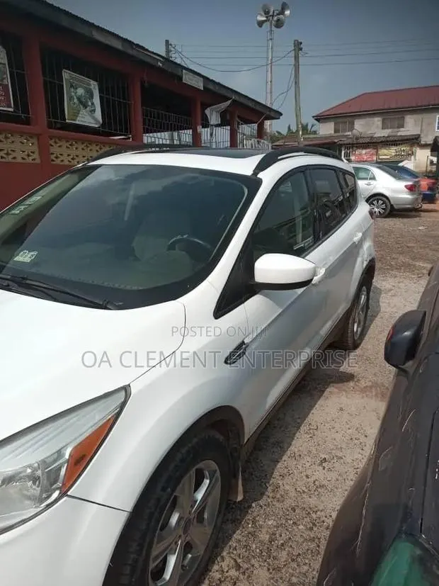 Ford Escape 2012 White · Photo 1