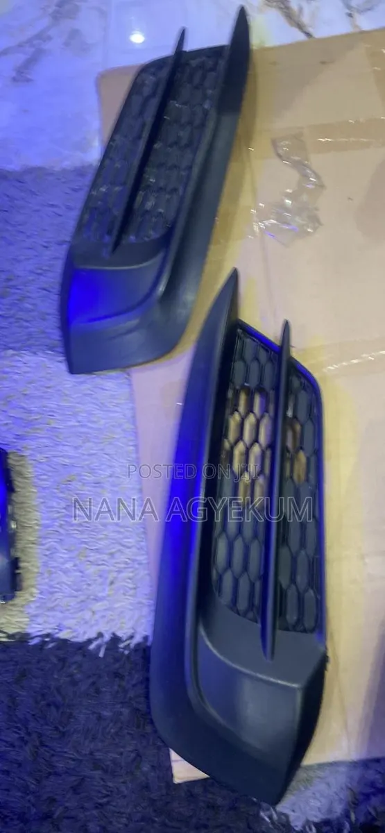 Honda Civic 2016-2018 Fog Light Shells · Photo 1