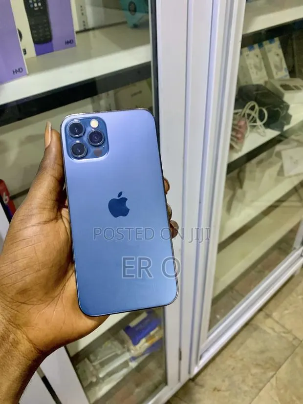 Apple iPhone 12 Pro 128 GB Blue · Photo 1