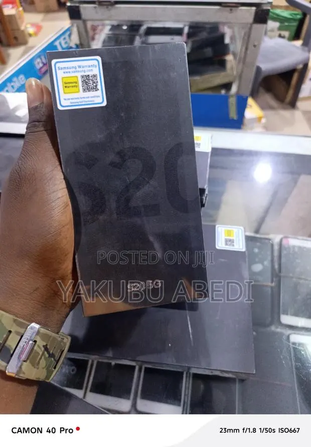 New Samsung Galaxy S20 128 GB Black · Photo 1