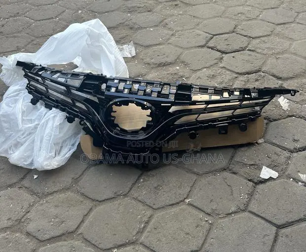 Toyota Camry Grill Grille/Shells 2018 2019 2020 2021 (XLE / LE) · Photo 1