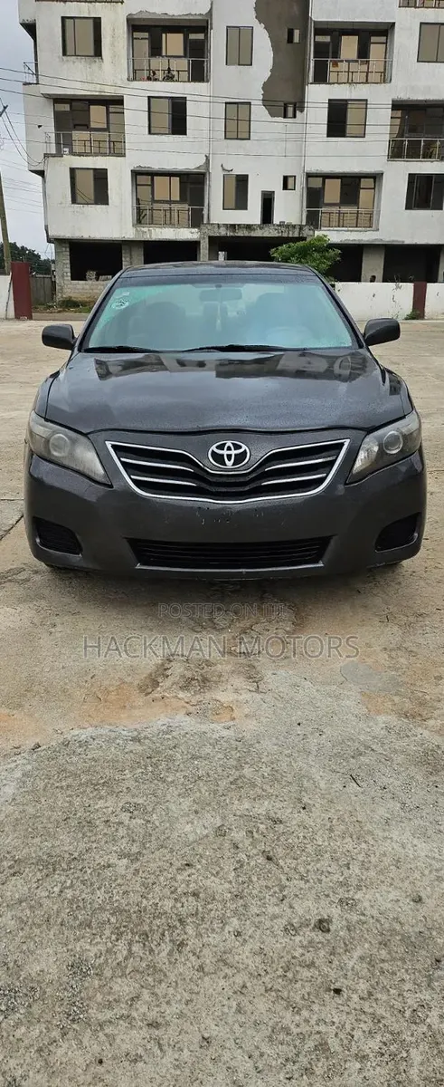 Toyota Camry 2011 Gray · Photo 1