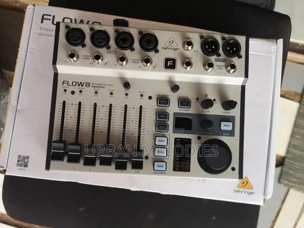 Behringer FLOW 8 Compact Digital Mixer · Photo 1