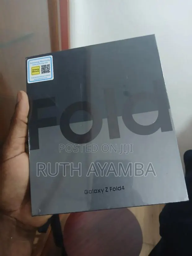 New Samsung Galaxy Z Fold4 256 GB Black · Photo 1